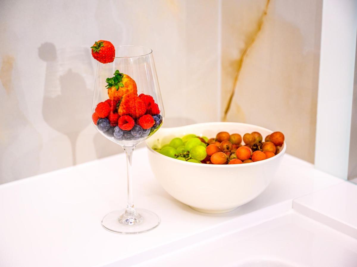 Pietryna Apartments Luxury - Sauna , Jacuzzi , Bezposrednio Przy Ul Piotrkowskiej Łódź Kültér fotó