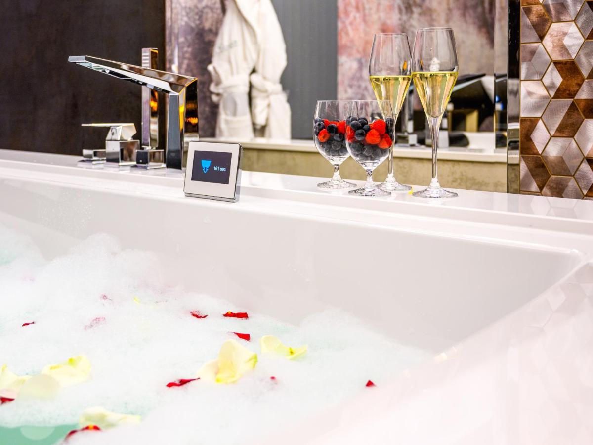 Pietryna Apartments Luxury - Sauna , Jacuzzi , Bezposrednio Przy Ul Piotrkowskiej Łódź Kültér fotó