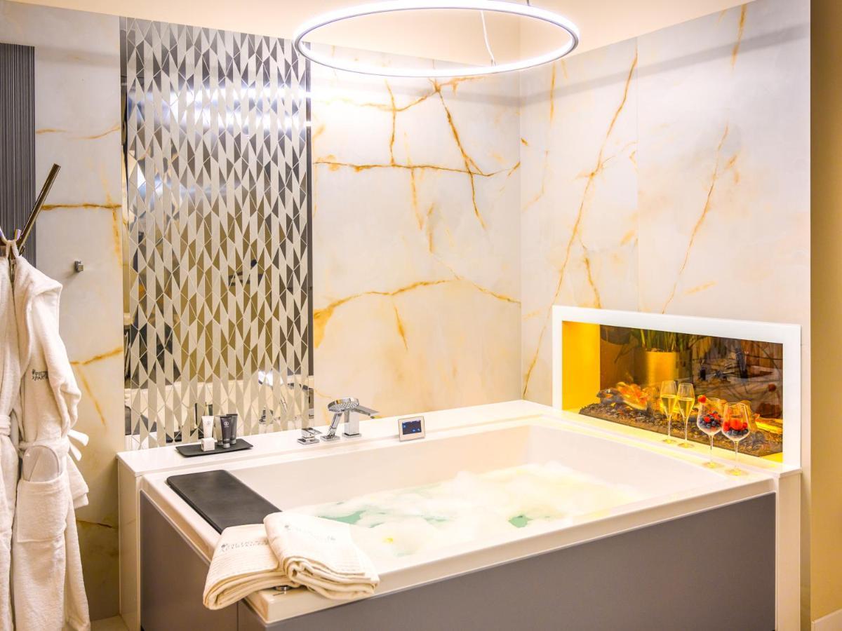 Pietryna Apartments Luxury - Sauna , Jacuzzi , Bezposrednio Przy Ul Piotrkowskiej Łódź Kültér fotó